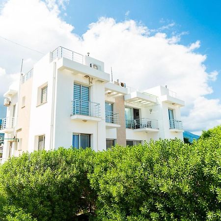 Luxury Two-Bedroom Apartment In Amazing Place Lukomorye C4 Karavas  Luaran gambar