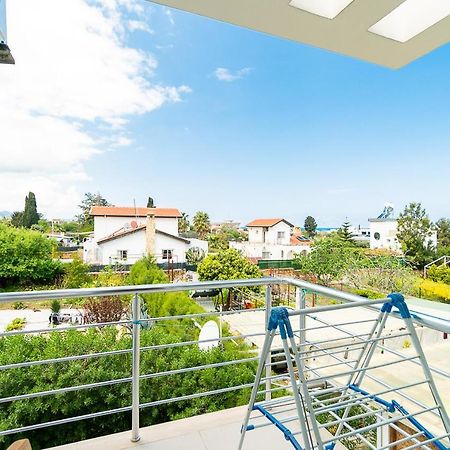 Luxury Two-Bedroom Apartment In Amazing Place Lukomorye C4 Karavas  Luaran gambar