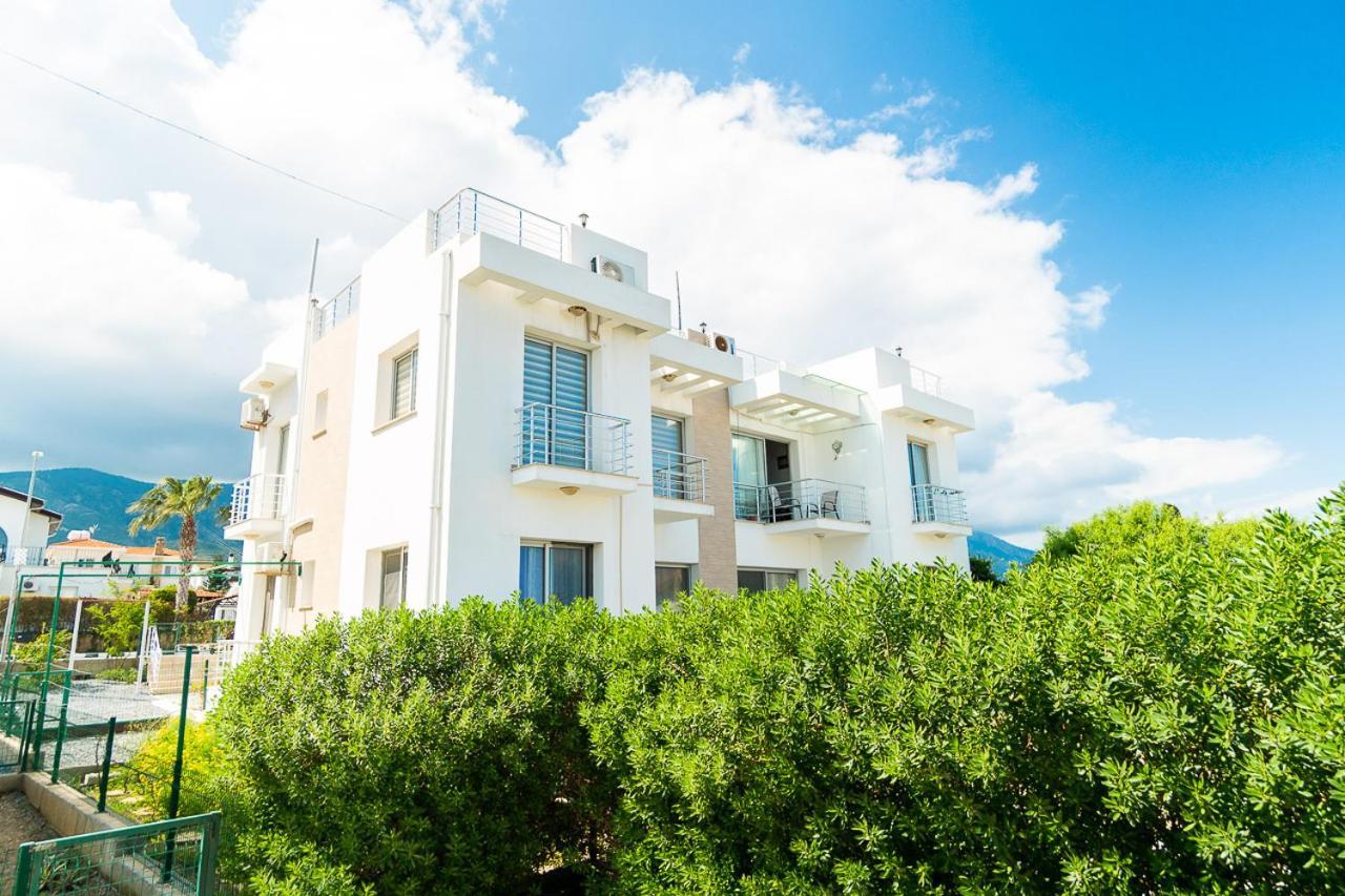 Luxury Two-Bedroom Apartment In Amazing Place Lukomorye C4 Karavas  Luaran gambar