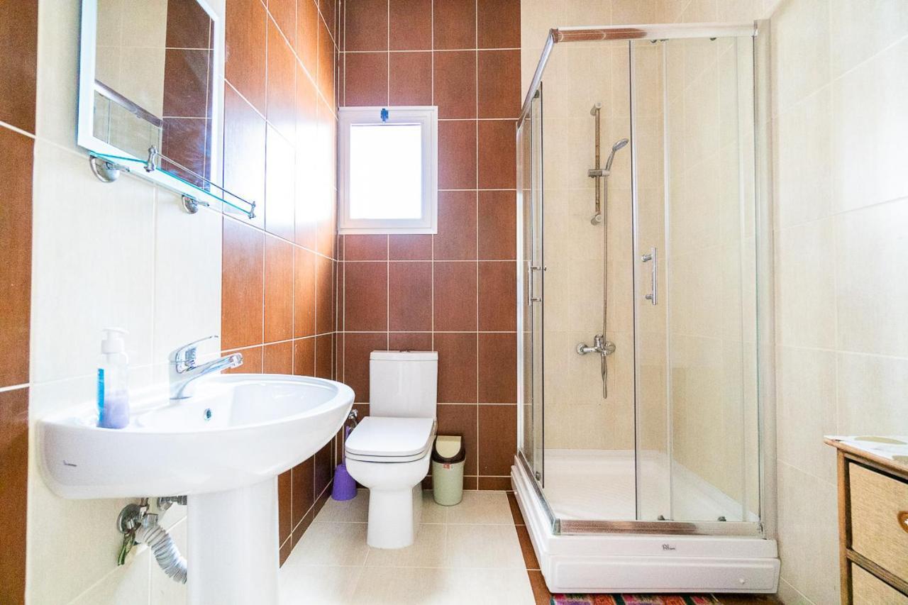 Luxury Two-Bedroom Apartment In Amazing Place Lukomorye C4 Karavas  Luaran gambar