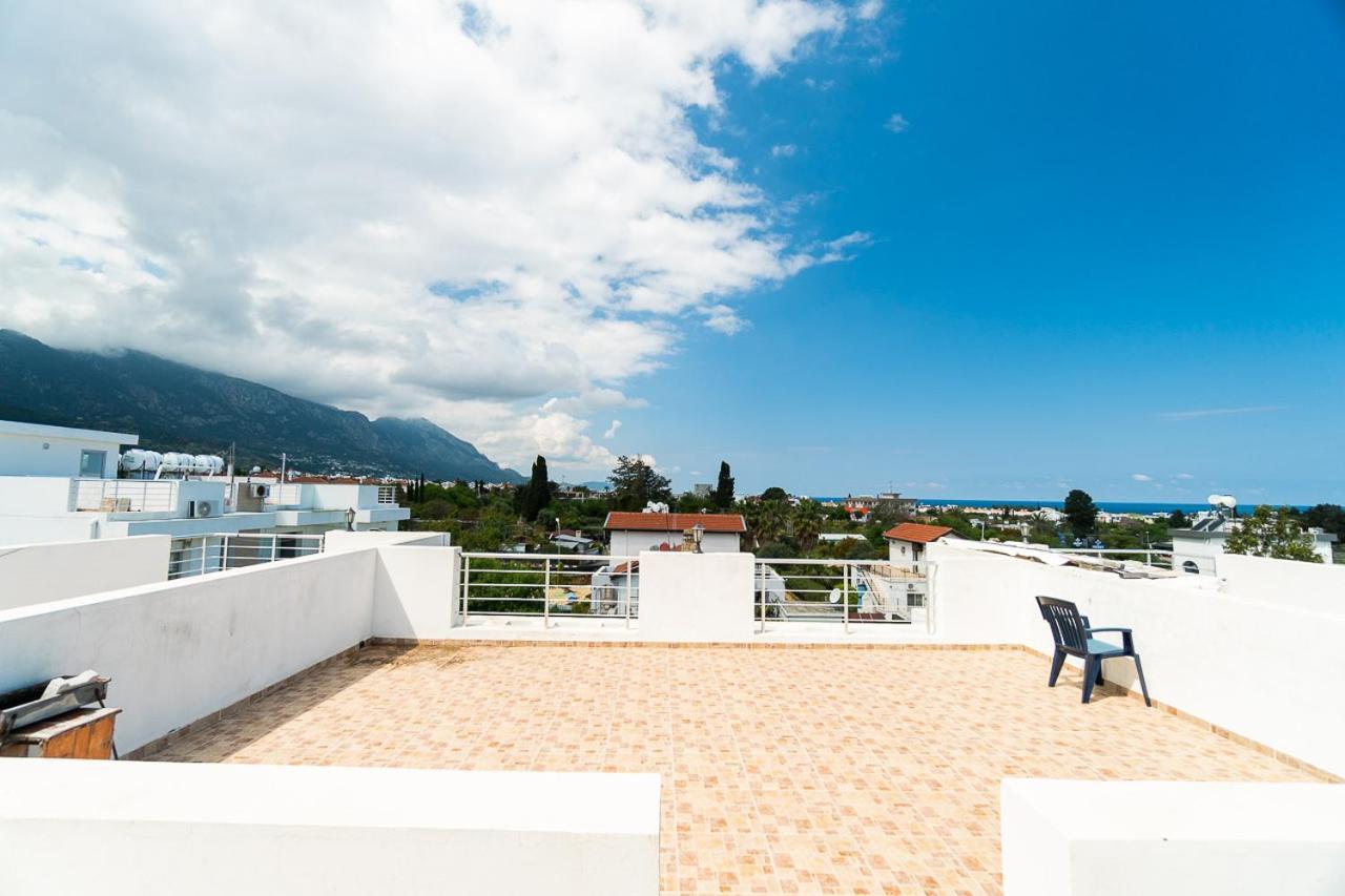 Luxury Two-Bedroom Apartment In Amazing Place Lukomorye C4 Karavas  Luaran gambar