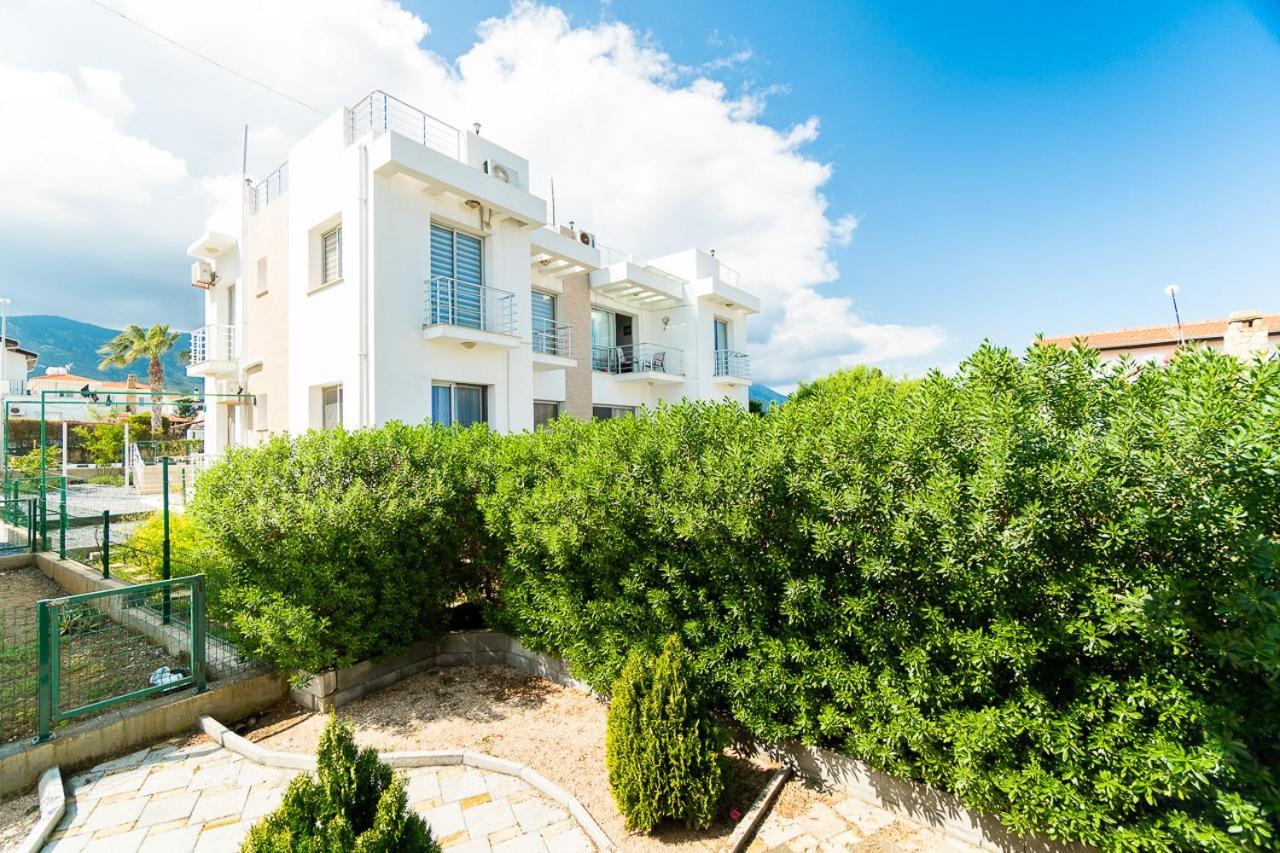 Luxury Two-Bedroom Apartment In Amazing Place Lukomorye C4 Karavas  Luaran gambar