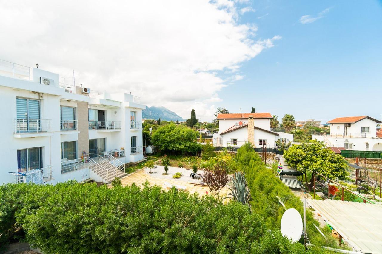 Luxury Two-Bedroom Apartment In Amazing Place Lukomorye C4 Karavas  Luaran gambar